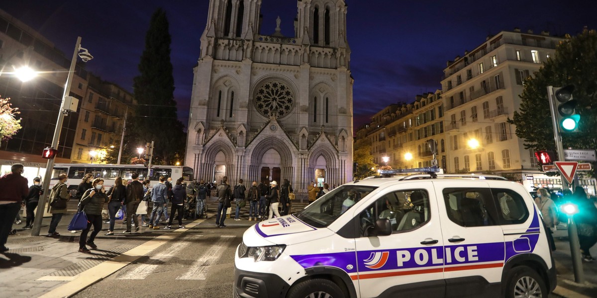 Emocje we Francji nie słabną 