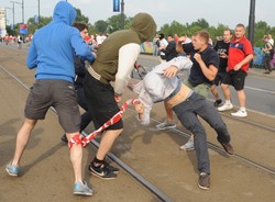 Pomóż policji złapać kiboli, za których wstydziła się Polska