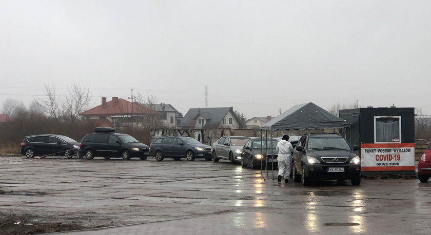 26 stycznia dużo aut widać też było w punkcie w Mościskach, tuż przy granicy z Warszawą.