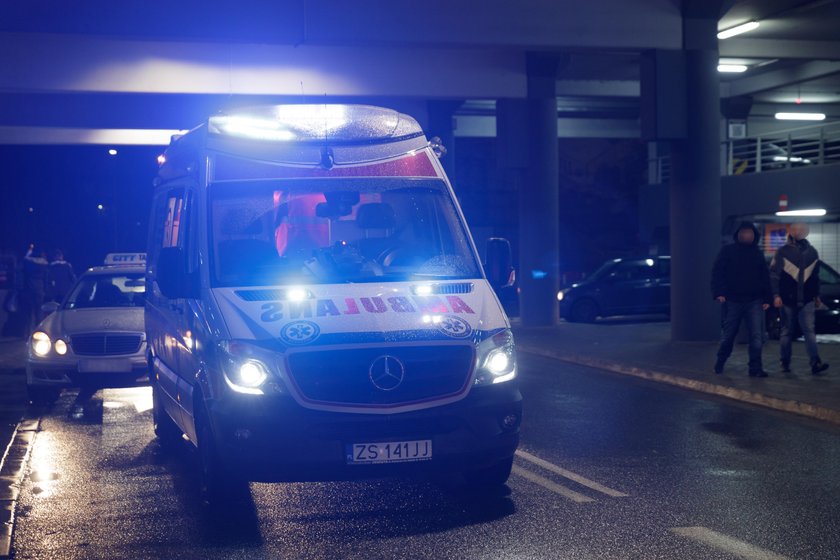 Atak nożownika w centrum handlowym. Jedna osoba nie żyje, druga jest ranna