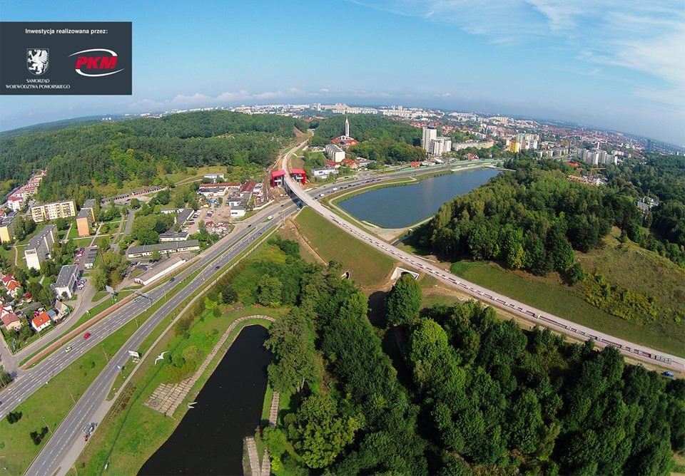 Przystanek PKM Gdańsk-Niedźwiednik z panoramą Wrzeszcza w tle