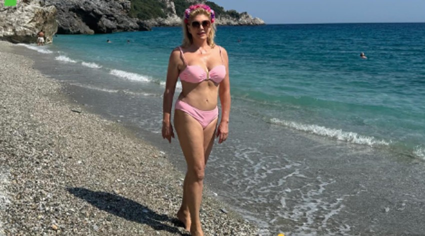 Suzana Mančić u kupaćem