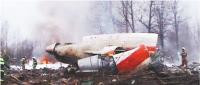 Sobota, 10 kwietnia 2010, Smoleńsk, godz. 8.56. Samolot Tu-154 z prezydentem Lechem Kaczyńskim na pokładzie rozbija się 400 metrów od pasa startowego. Na pokładzie jest 96 osób, w tym najwyżsi urzędnicy państwowi