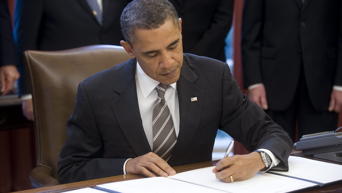 Prezydent Stanów Zjednoczonych Barack Obama podpisał dokumenty ratyfikacyjne nowego układu z Rosją o ograniczeniu strategicznych zbrojeń nuklearnych START.