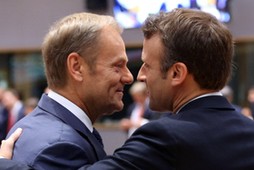 Donald Tusk i Emmanuel Macron