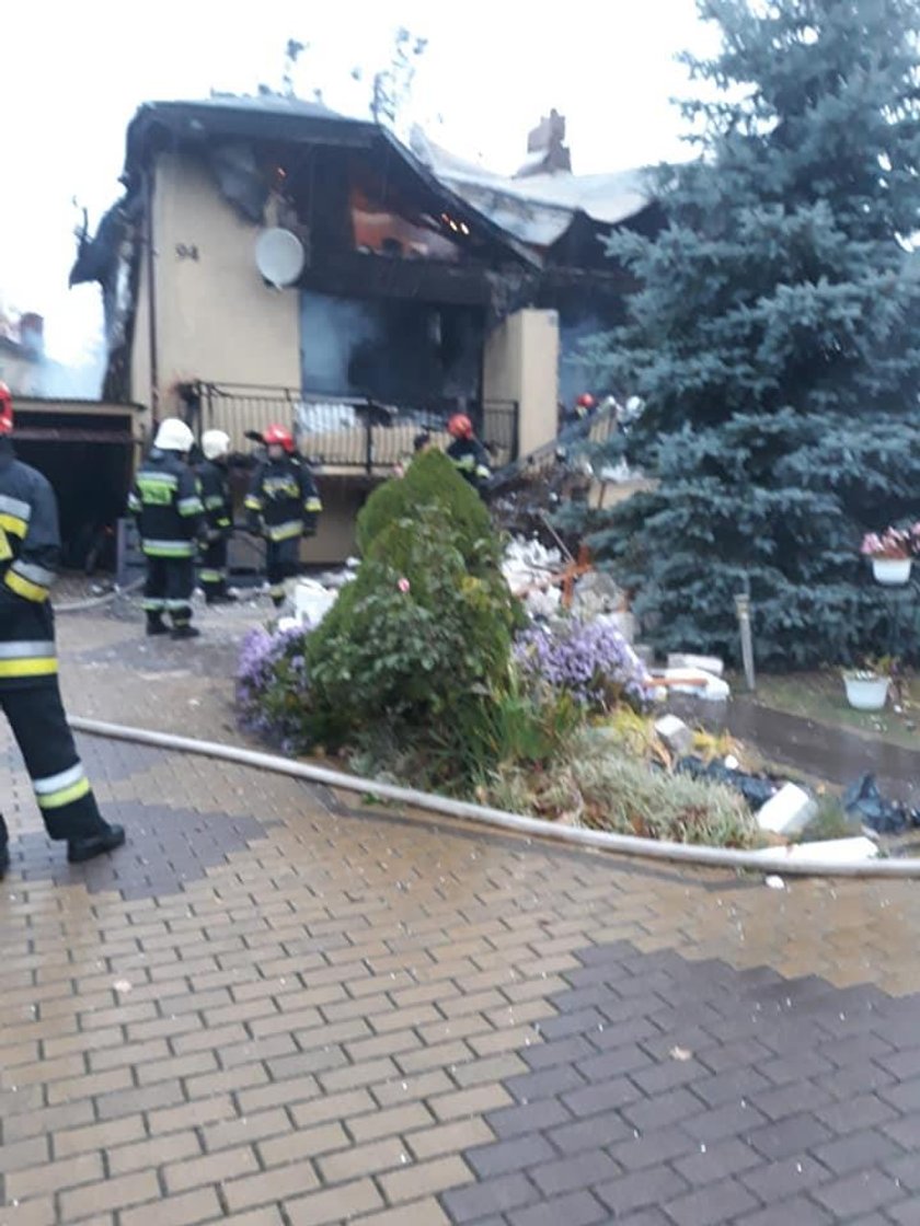 Potężny pożar pod Warszawą. Zginęły dwie osoby. W domu wybuchł gaz?