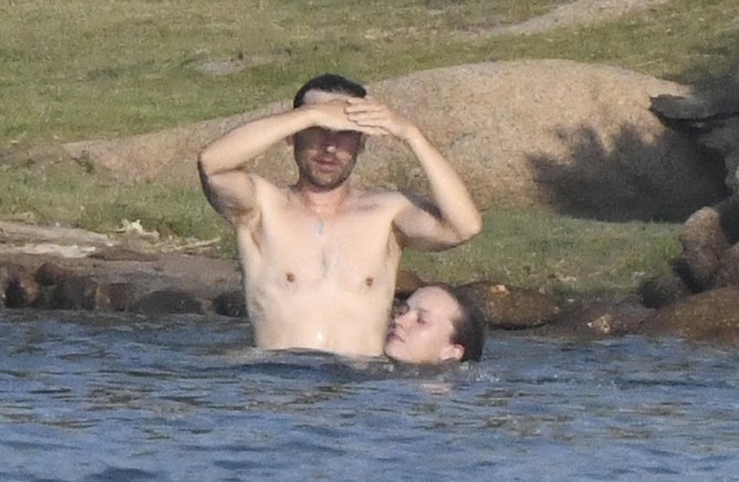 Tobi Megvajer sa novom devojkom uživa na Sardiniji