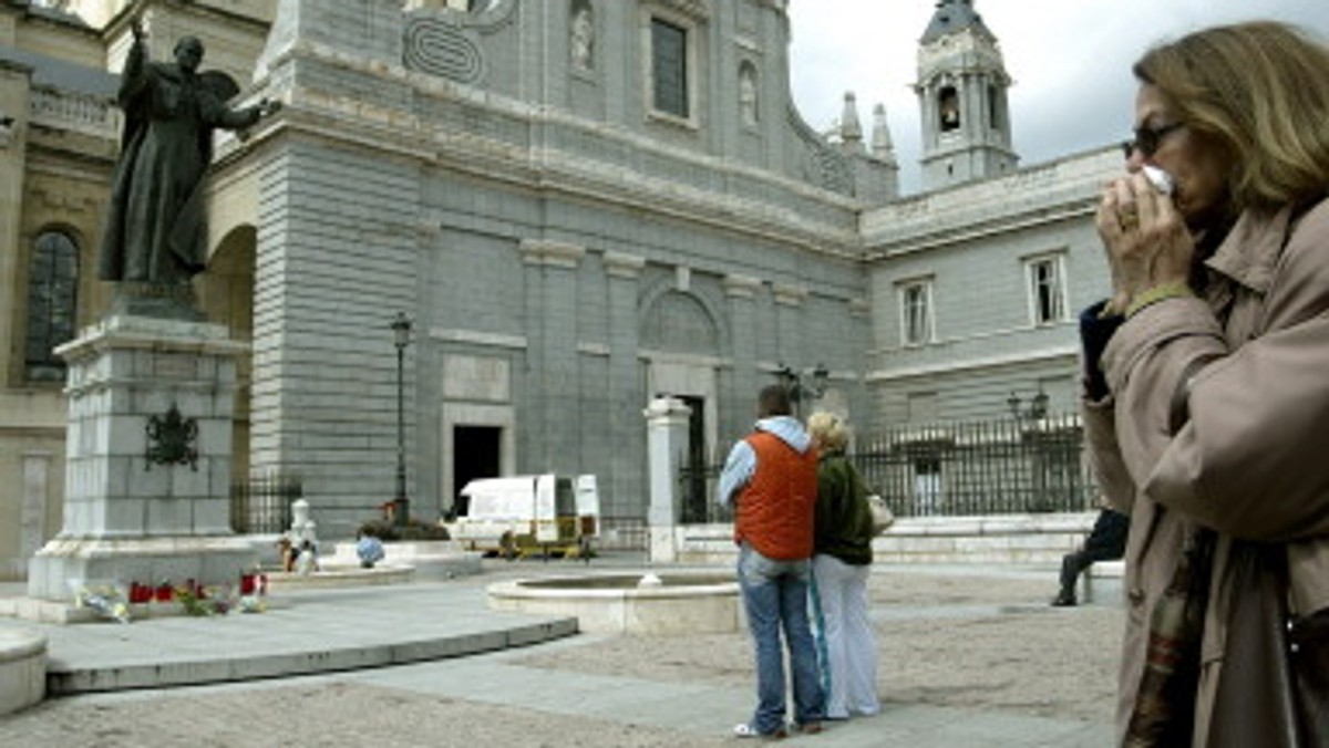 SPAIN-POPE-STATUE