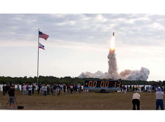 Prom Endeavour w drodze w kosmos