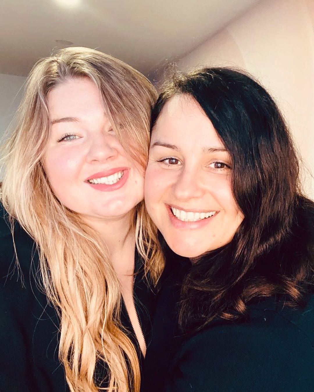 Evelyn a Peťa Polnišová majú spoločný podcast jauuu, PS: to bolelo.