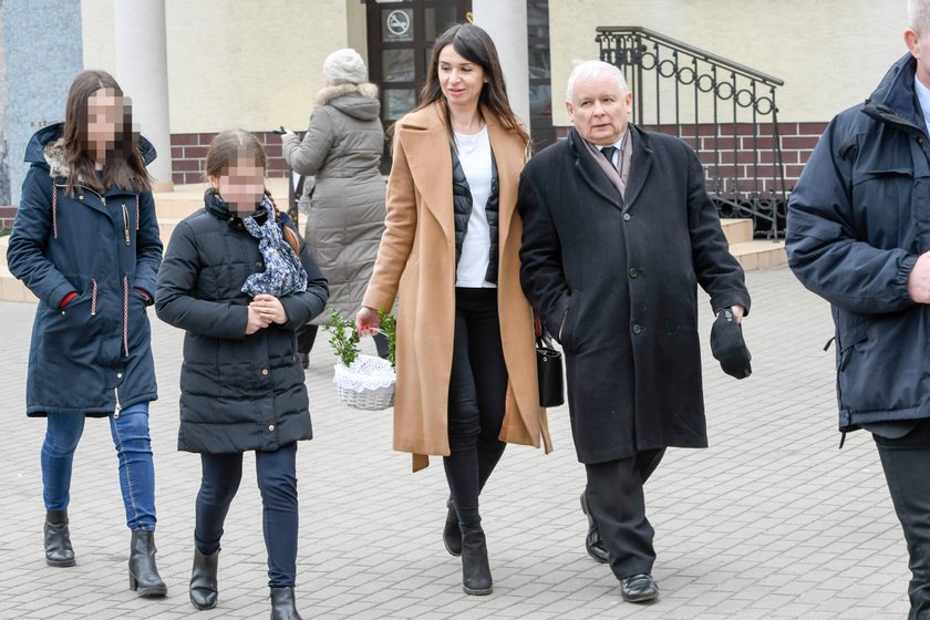 Kaczyński z Martą poszedł ze święconką