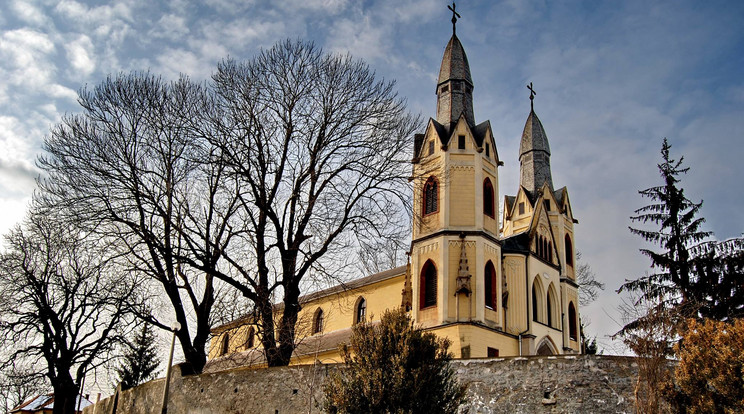 A település templománál 
többen is végignézték a botrányos jeleneteket