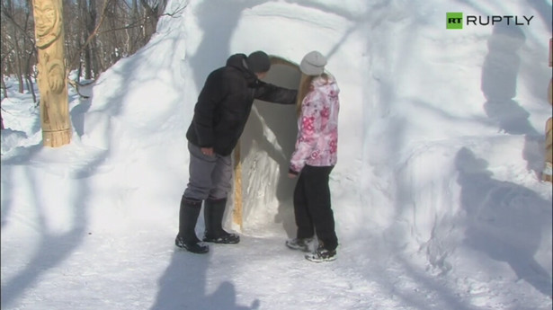 Hotel w igloo na końcu świata. Pierwszy taki kompleks w Rosji otwarto na Kamczatce. WIDEO