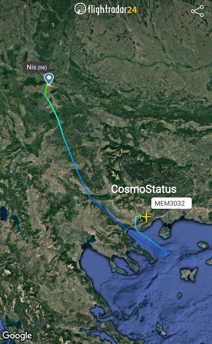 Avion je na pola puta preko Egejskog mora naglo skrenuo nazad ka kopnu
