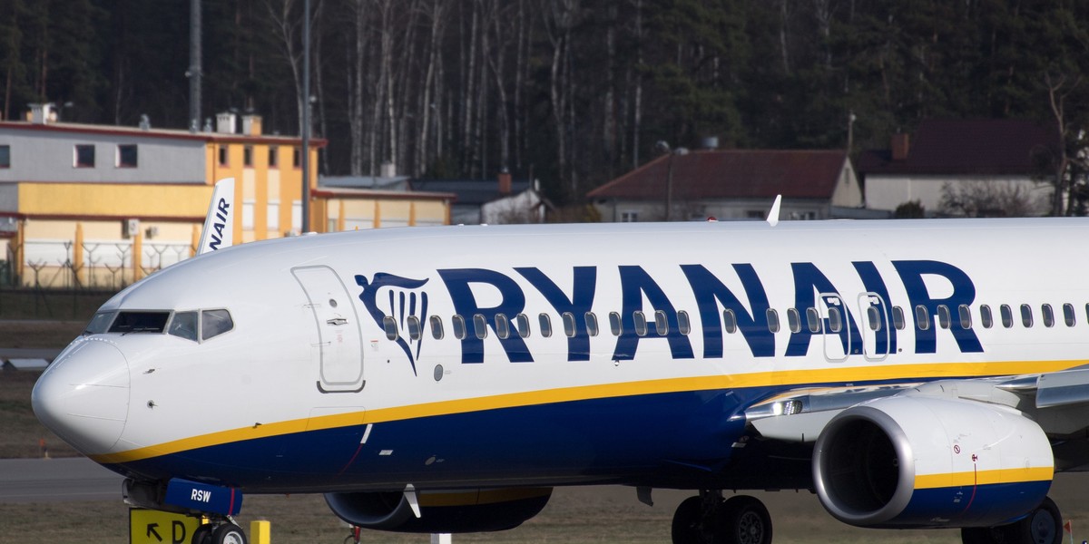 Ryanair to największa tania linia lotnicza w Europie. Wraz z nią Ryanair holding tworzą też Buzz, Lauda i Malta Air. Dziennie obsługuje średnio 2400 rejsów, a rocznie przewozi ponad 154 mln pasażerów. 