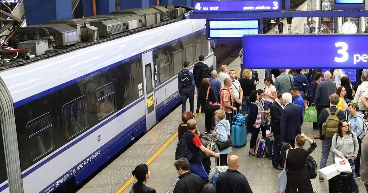 Chaos na kolei w Małopolsce! Pasażerowie utknęli, opóźnienia są ogromne