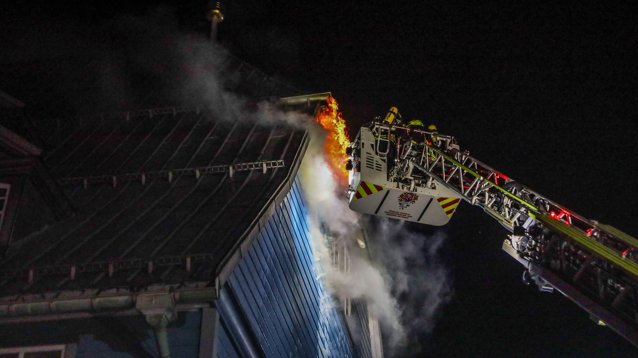 Verdächtiger nach Brandstiftung in größter Holzkirche