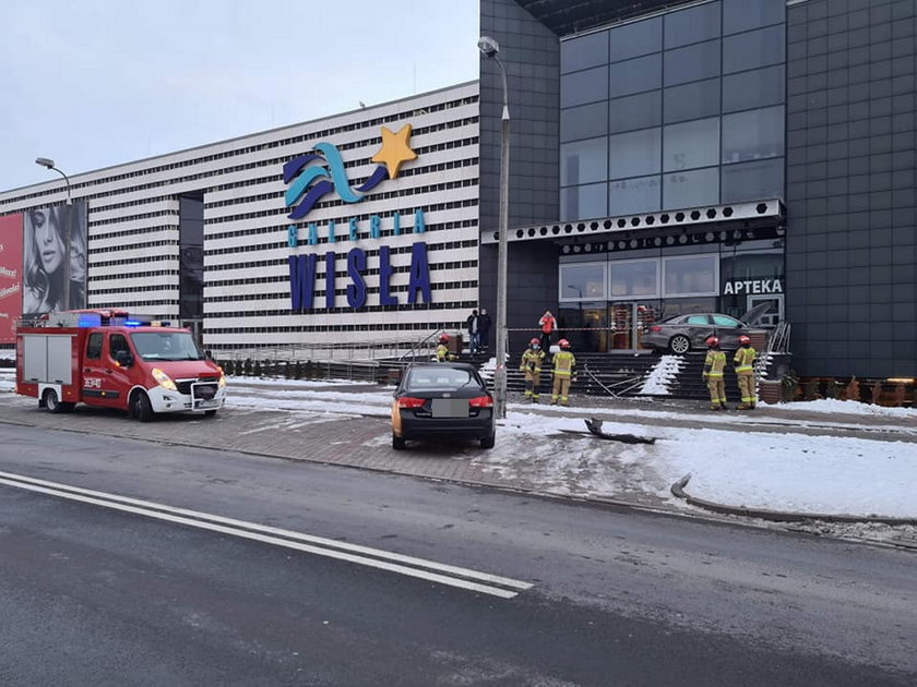 Płock. Kierowca audi wjechał w Galerię Wisła