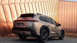 nowa toyota zamiast rav4. cena? ma rekordowy bagażnik i gwarancję na 1 milion kilometrów