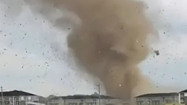 Potężne burze i tornado w USA. 700 tys. budynków bez prądu