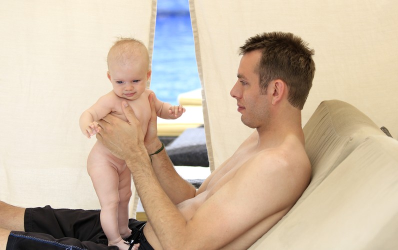 Co denerwuje kobiety, gdy mężczyzna zajmuje się dzieckiem?