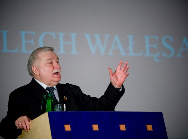 Lech Wałęsa w rok zarobił ponad milion