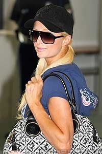 25877_paris-hilton-200-d0001EEA71d82e71ff841