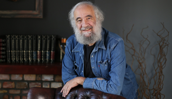 Mérő László: „A mesterséges intelligencia mindent elintéz helyettünk – és ez veszélyesebb, mint hinnénk”