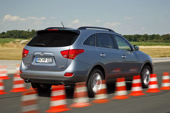 Hyundai ix55 V6 CRDi: SUV, 3,0 l diesel (239 KM), droga hamowania w teście: 42,7 metrów.