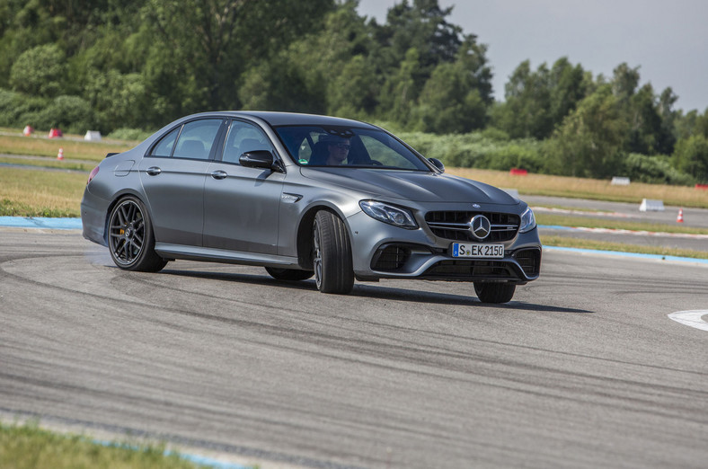 Mercedes-AMG E 63 S 4Matic+ - sportowiec o niewiarygodnych talentach