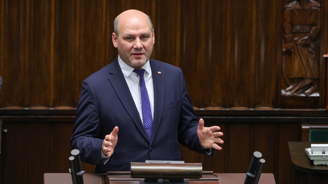 Opozycja grzmi po exposé Radosława Sikorskiego. "Polityka abdykacji"