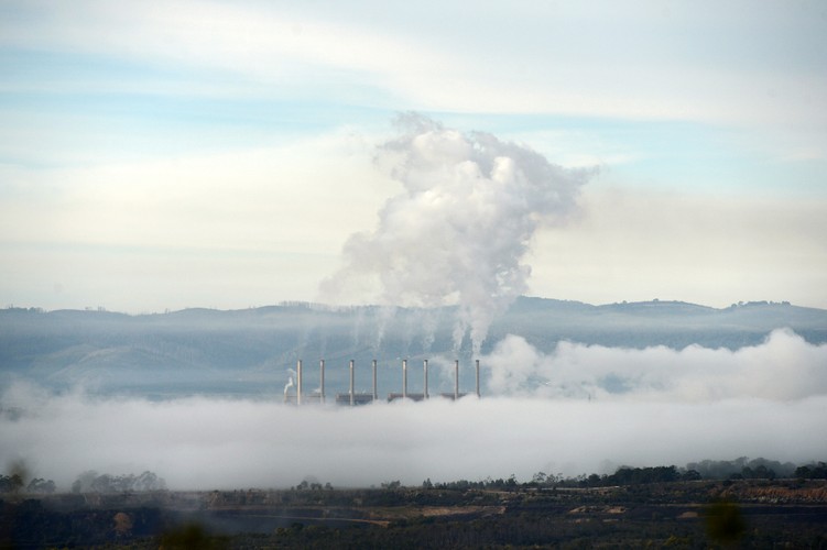 Jeśli zainteresowała Cię galeria krajów najbardziej uzależnionych od węgla,<a href='http://forsal.pl/galerie/831612,zdjecie,8,kraje-o-najszybciej-wzrastajacej-emisji-co2-galeria.html' target='_blank' style='color: blue'> zobacz również, które państwa emitują największą ilość CO2.</a>.