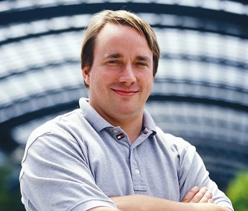 Linus Torvalds - on na pewno nie dopuści do usunięcia wsparcia dla architektury x86-32 w Linuksie!. The Linux Foundation.