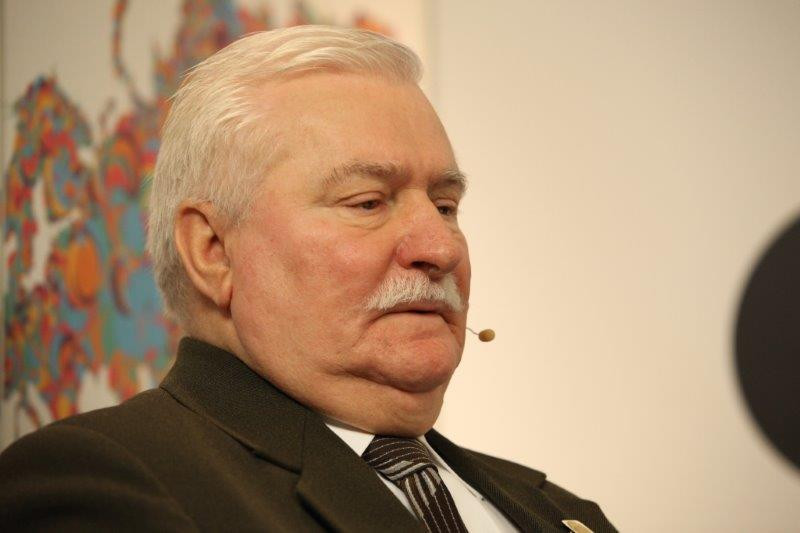 Lech Wałęsa: oni przywiozą tu swoje obyczaje, włącznie ze ścinaniem głów 