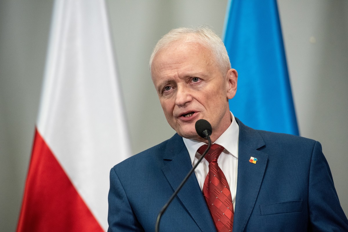 Lublin, 12.12.2022. Prezes polsko-ukraińskiej Izby Gospodarczej Jacek Piechota podczas konferencji "Granica polsko – ukraińska. Szansa czy bariera rozwoju?" w Wyższej Szkole Przedsiębiorczości i Administracji w Lublinie, 12 bm. (sko) PAP/Wojtek Jargiło