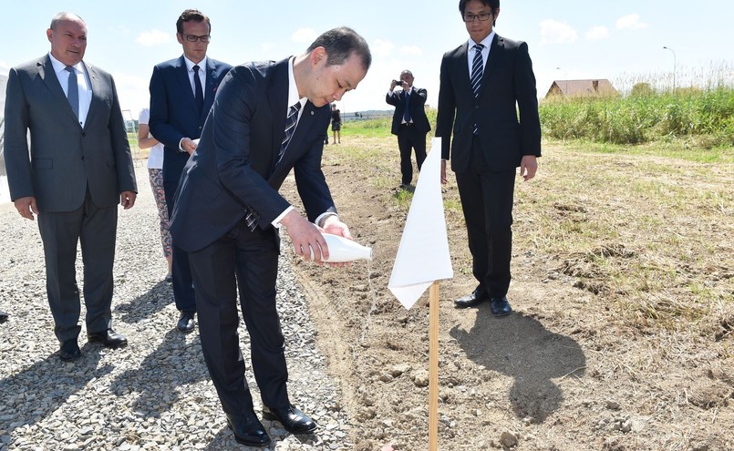 Budowę zainaugurowano tradycyjną japońską ceremonią oczyszczenia