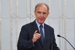 Senat debatuje nad lex TVN. Klich: Ta ustawa to akt wrogi w stosunku do wolności słowa w Polsce