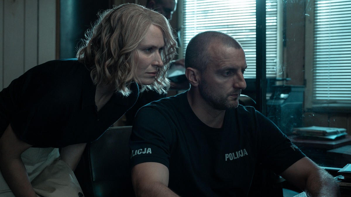 Agnieszka Żulewska i Arkadiusz Smoleński w drugim odcinku serialu "Porządny człowiek"