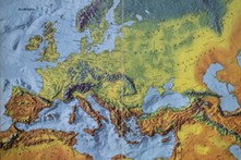 Europa podzielona po ataku na Iran: Hiszpania mówi "nie", Włochy apelują, Ukraina popiera