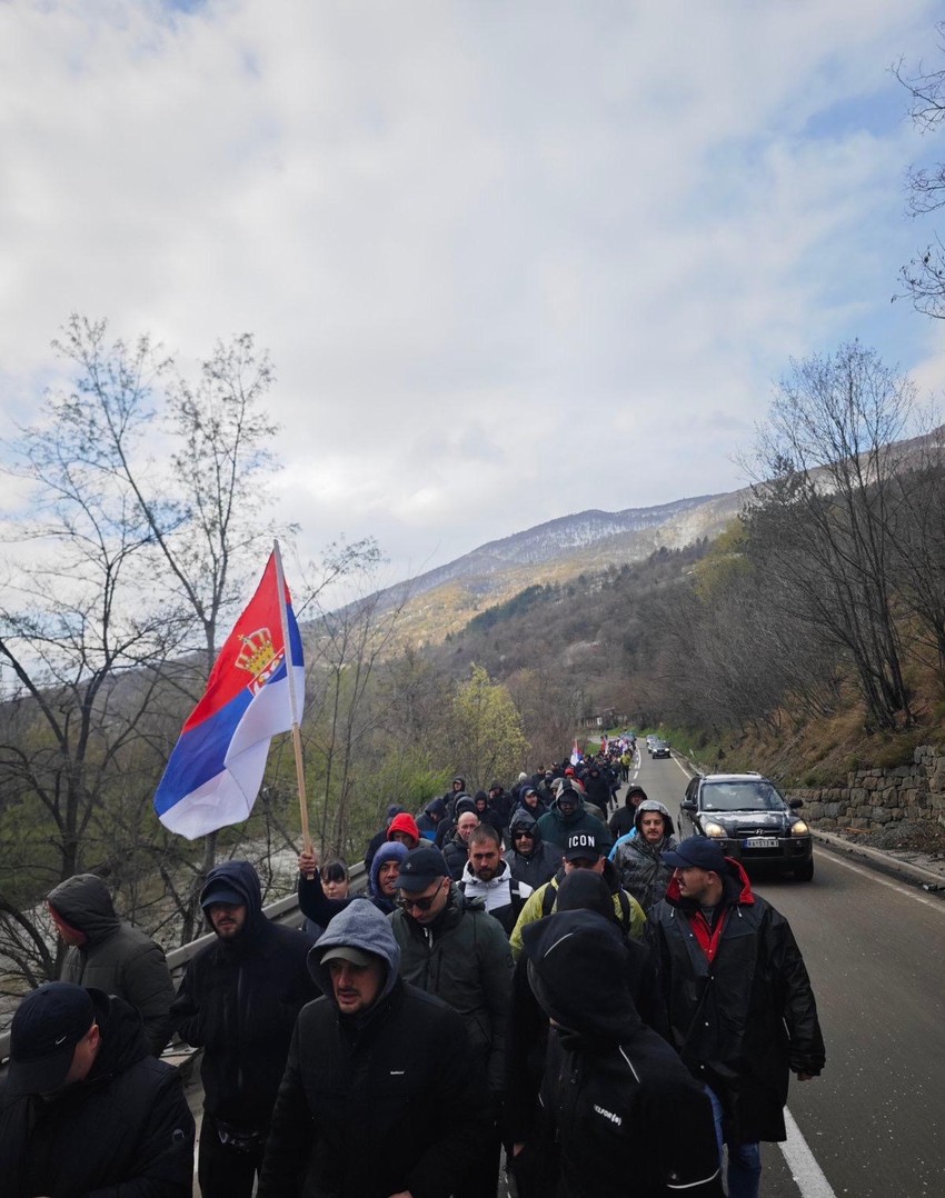 Srbi sa Kosova koji pešače do Beograda