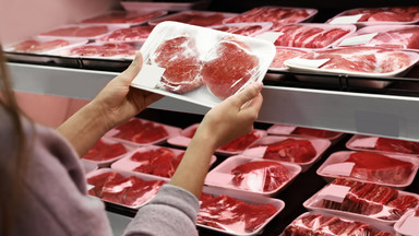 Jak sprawdzić świeżość mięsa w sklepie? Zrób "test palca"