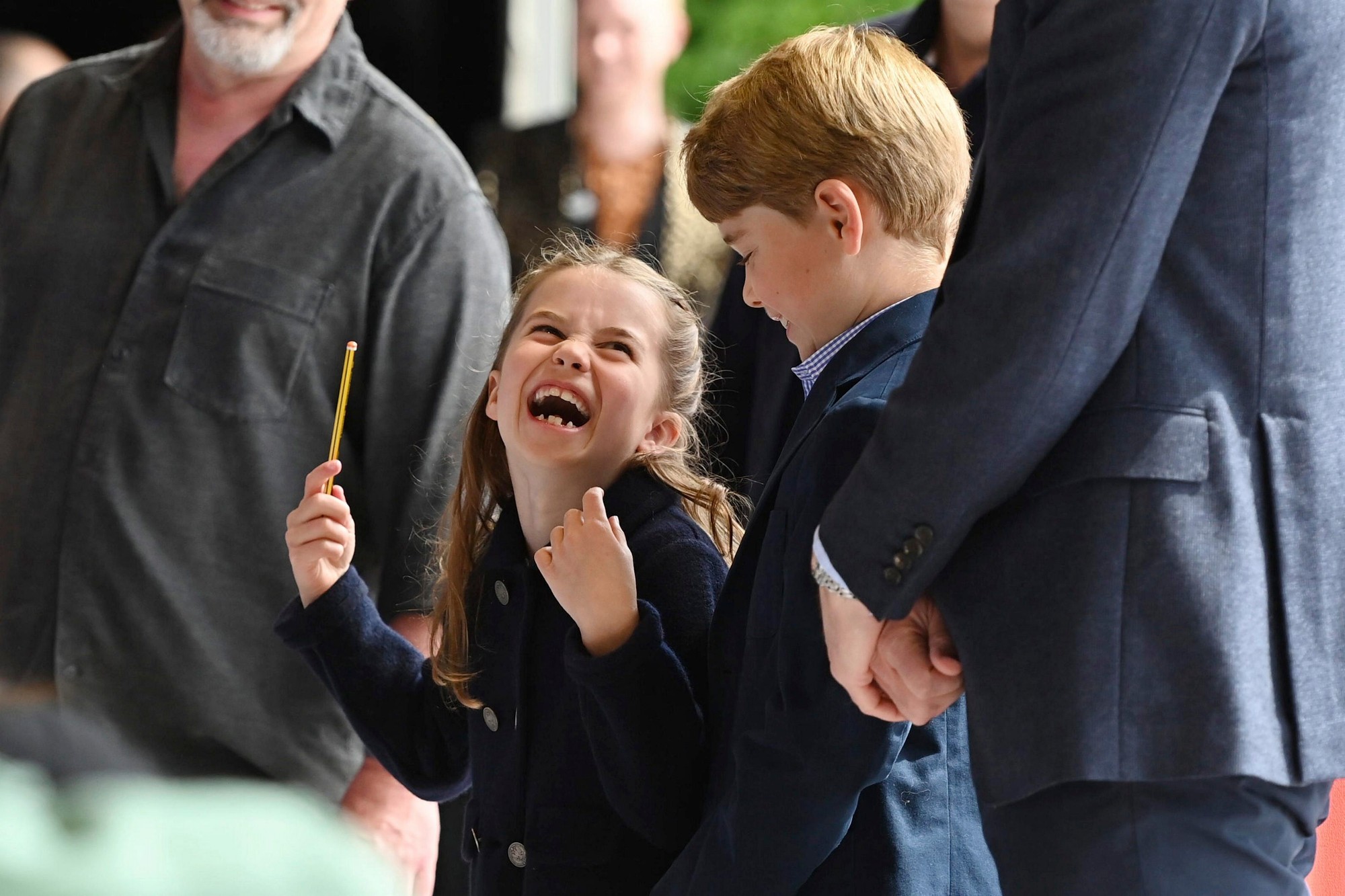 Princezná Charlotte a princ George počas návštevy Cardiffu.