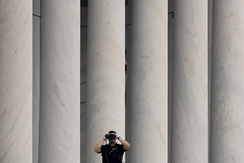 Policija kod Kapitol hila (ilustracija)