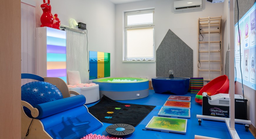 W salach sensorycznych ćwiczenia odbywają się w formie zabawy.