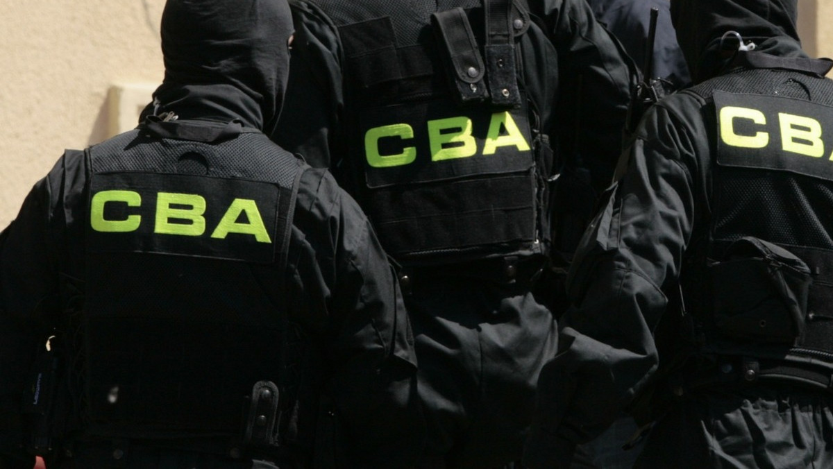 Warszawski sąd zdecydował o aresztowaniu na trzy miesiące Macieja K., zatrzymanego przez CBA w akcji specjalnej w jednym z podwarszawskich hoteli. Agenci z łódzkiej delegatury CBA zatrzymali go z walizką 500 tys. euro pochodzących z przestępstwa, które zobowiązał się wyprać.
