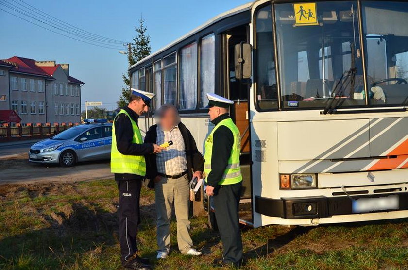 Policjanci kontrolowali autobusy