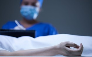 Niemal 170 tys. więcej osób w UE zmarło w tym roku między marcem a czerwcem