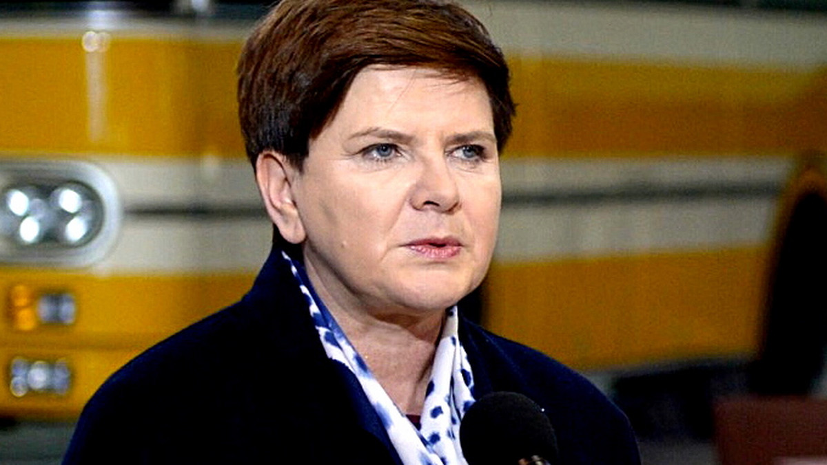 Sprawiedliwości stało się zadość – tak premier Beata Szydło odniosła się do dzisiejszej decyzji warszawskiego sądu, który uchylił nieprawomocny wyrok skazujący b. szefów CBA, w tym Mariusza Kamińskiego, za złamanie prawa przy "aferze gruntowej" z 2007 r. i umorzył postępowanie.