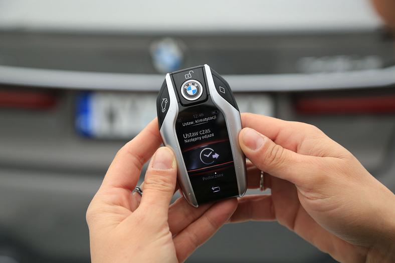 Cyfrowy kluczyk BMW jak smartfon - tak traktuje go niemiecka policja
