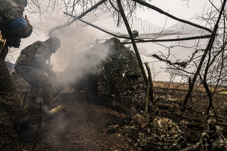 Ukraińscy żołnierze na linii frontu w Awdijiwce w obwodzie donieckim, Ukraina, 13 marca 2024 r.